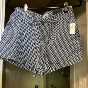 Gap 3” low rise shorts.